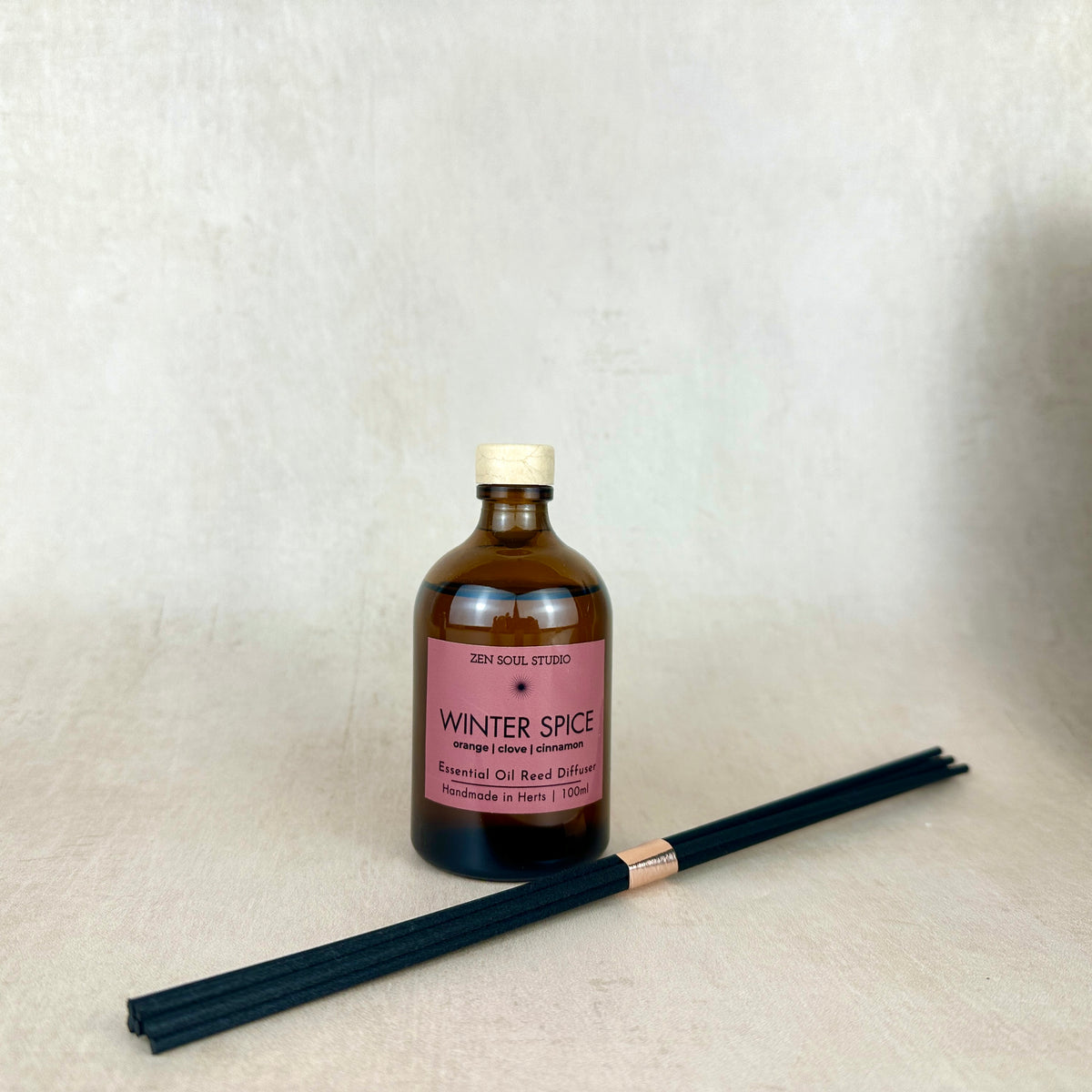 REED DIFFUSER - WINTER SPICE Essential oils