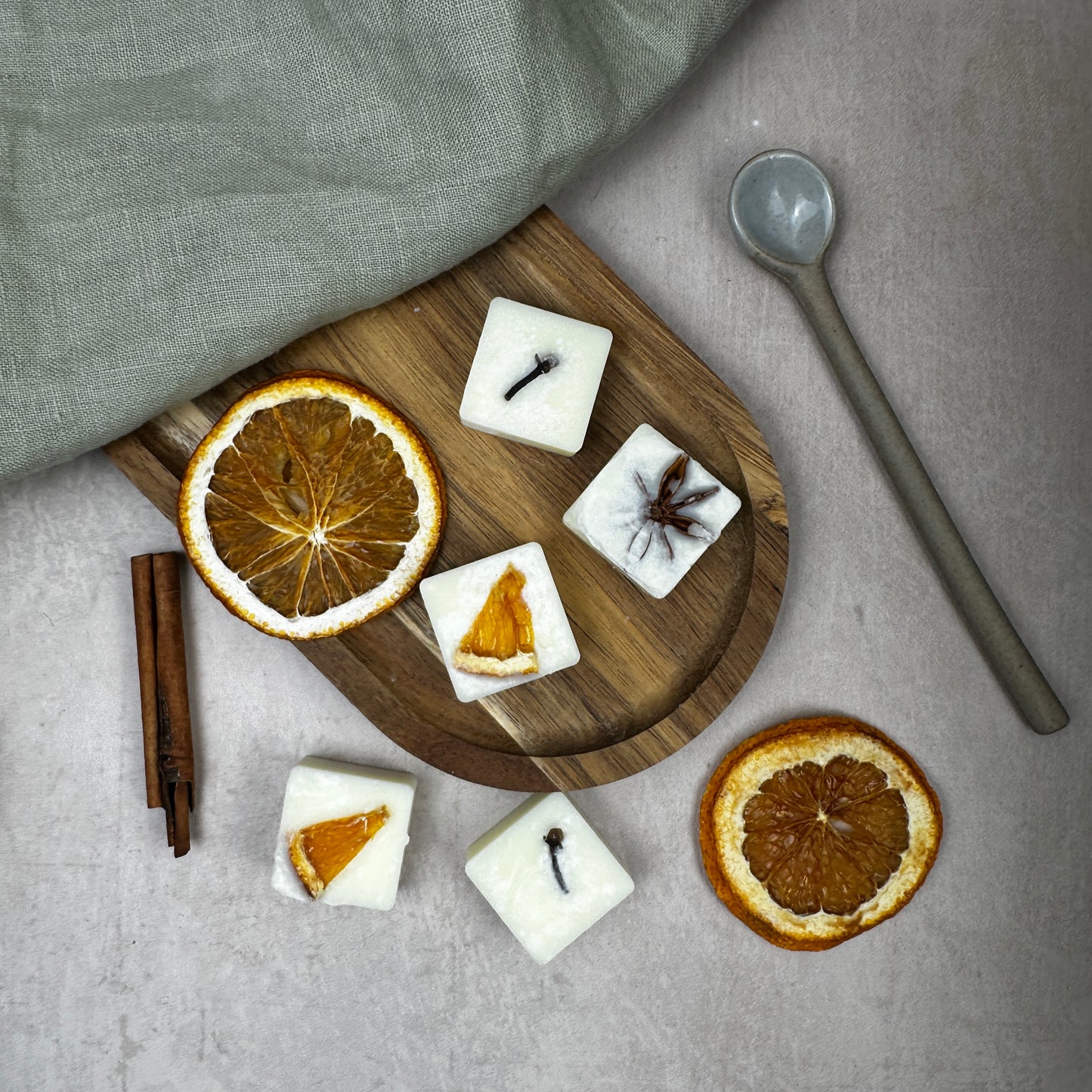 WINTER SPICE & FOREST RETREAT wax melts - in Luxe gift tub