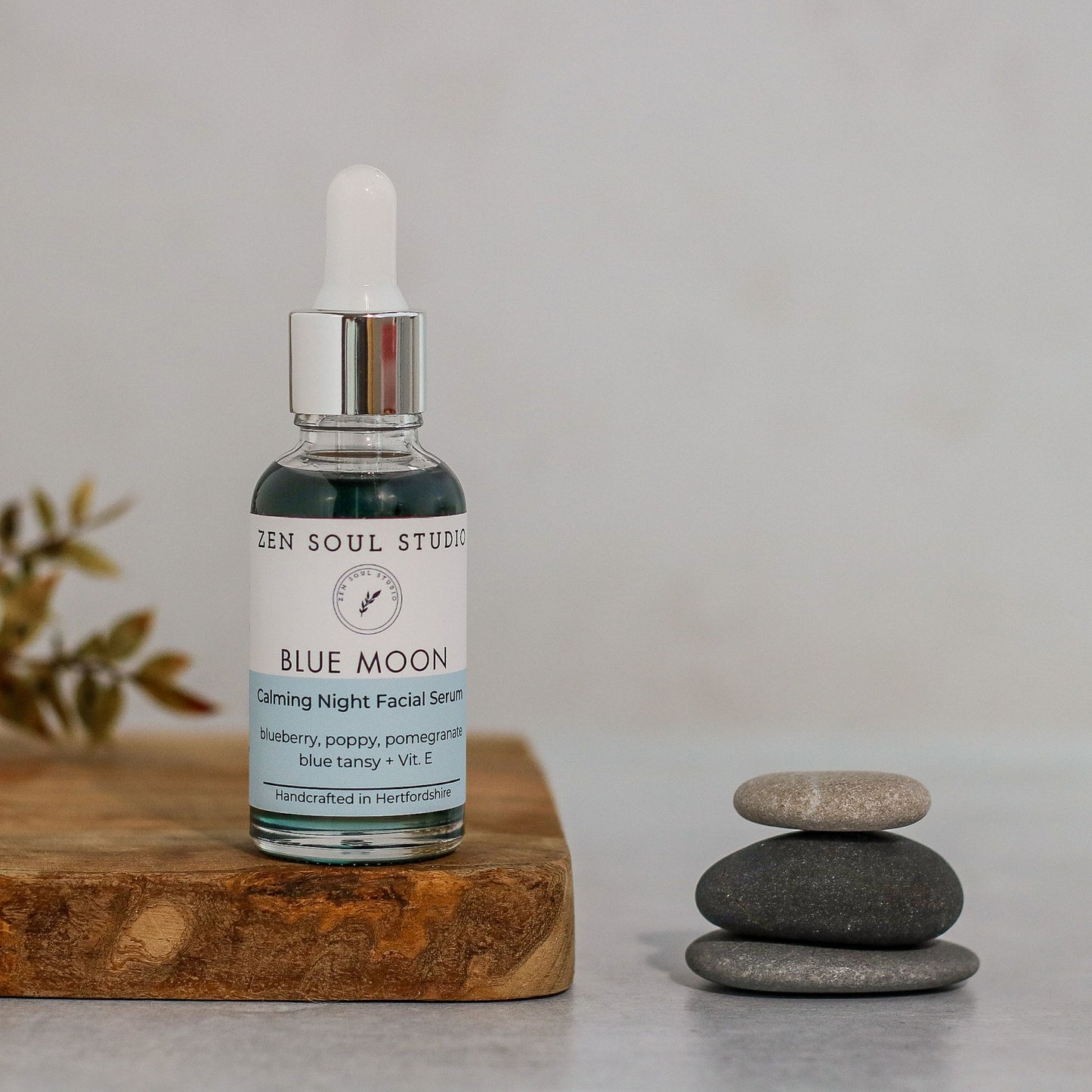 BLUE MOON Calming night serum with Blueberry